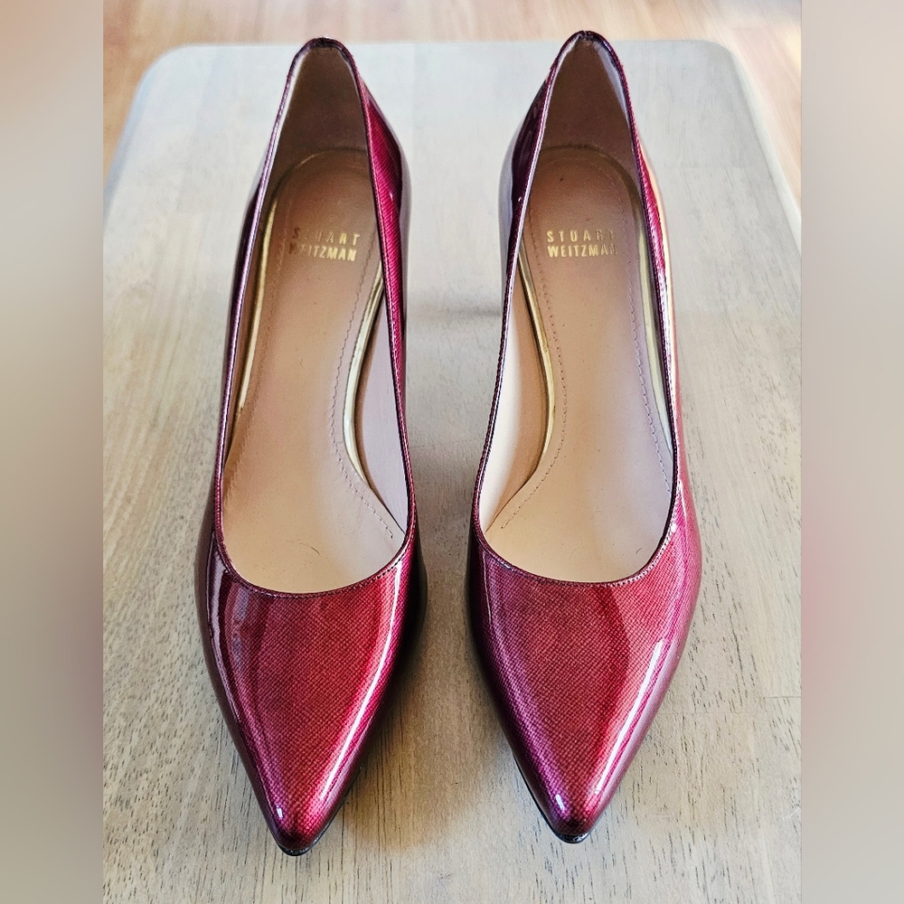 Stuart Weitzman Women's Patent Leather Pumps. Size: 7.5
